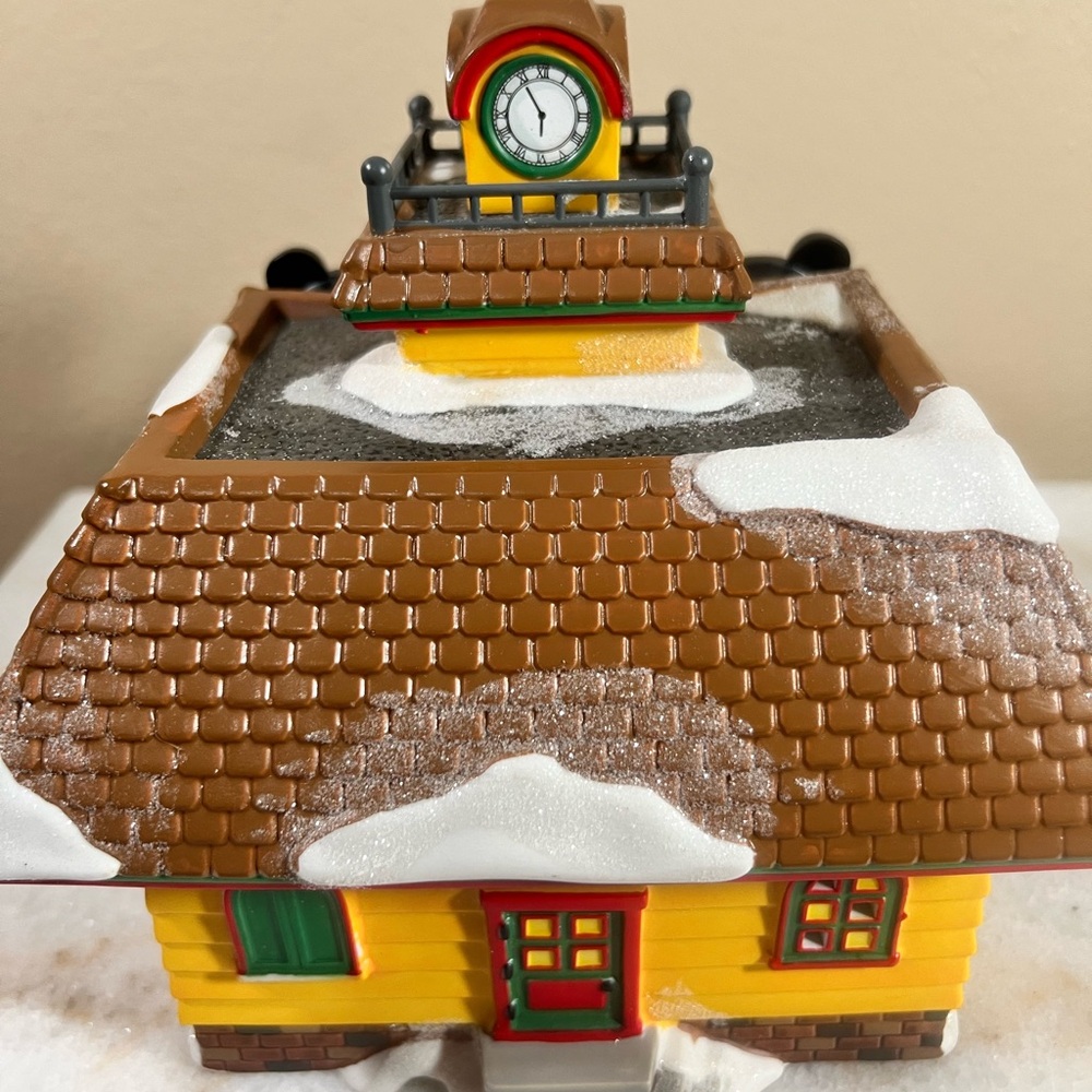 Dept 56 Mickey’s Train Station Mickey’s Merry Christmas Village in Box Lighted - Picture 10 of 13